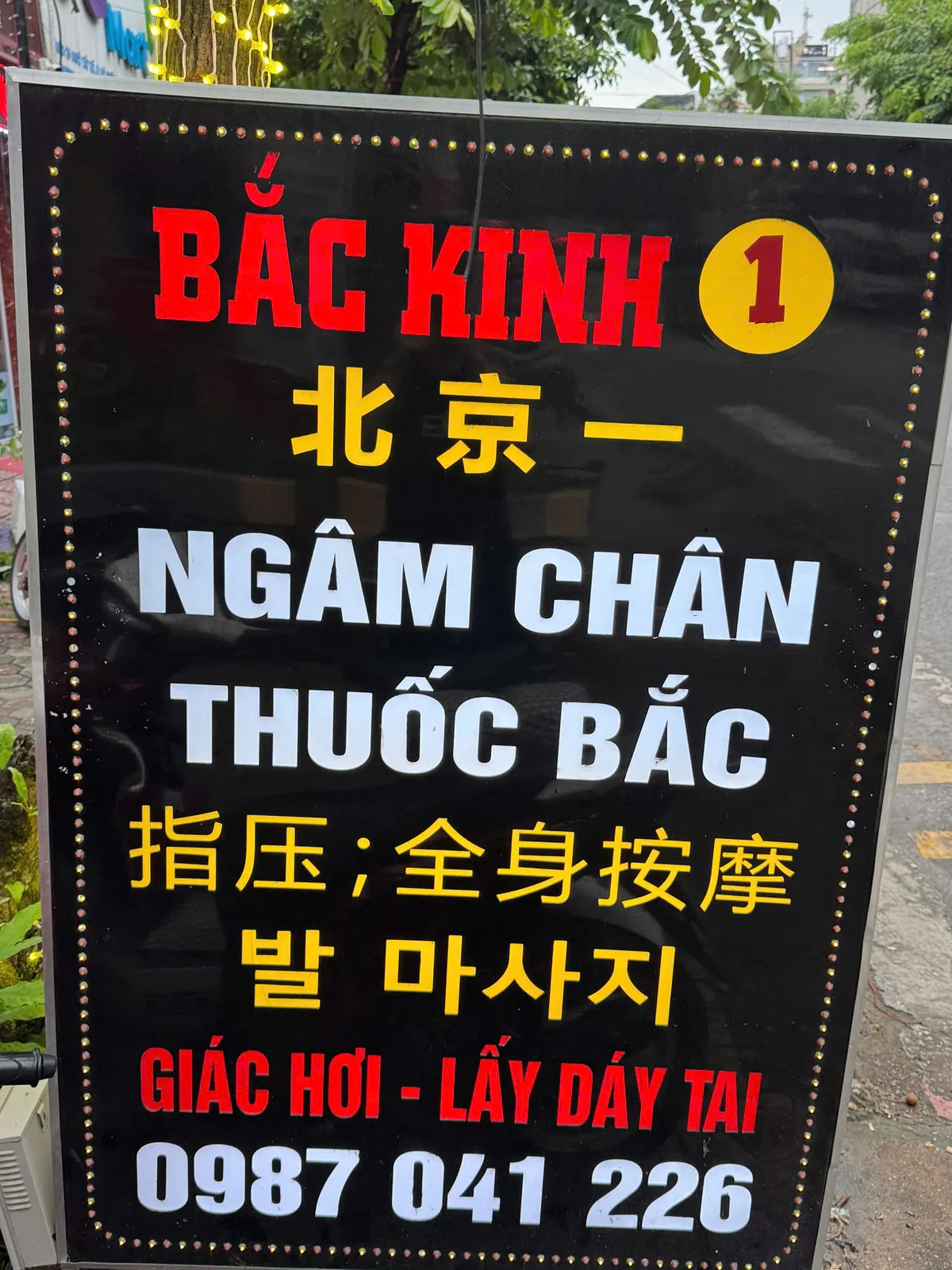 Biển dịch vụ và hotline của BẮC KINH 1